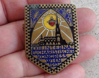 Religious antique catholic vermeil gold plated enameled brooch of the Stephansdom souvenir of Vienna. ( O 6 )