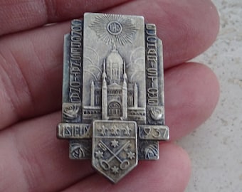 Broche Sainte Thérèse De Lisieux - Métal Argentifère Et Résine, Années 2000, Occasion