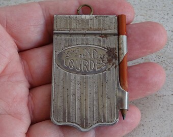 Antieke Franse Art deco verzilverd boekje carnet de bal nota boek met vel papieren van de Heilige Maagd Maria van souvenir van Lourdes. (12)