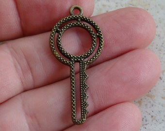 Antieke Franse bronzen sleutel hanger messing loper. ( 8 )