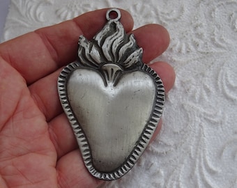 Religious abtique silver plated Italian Ex Voto Sacred Flame Heart votive from the 1930s. ( 9 )