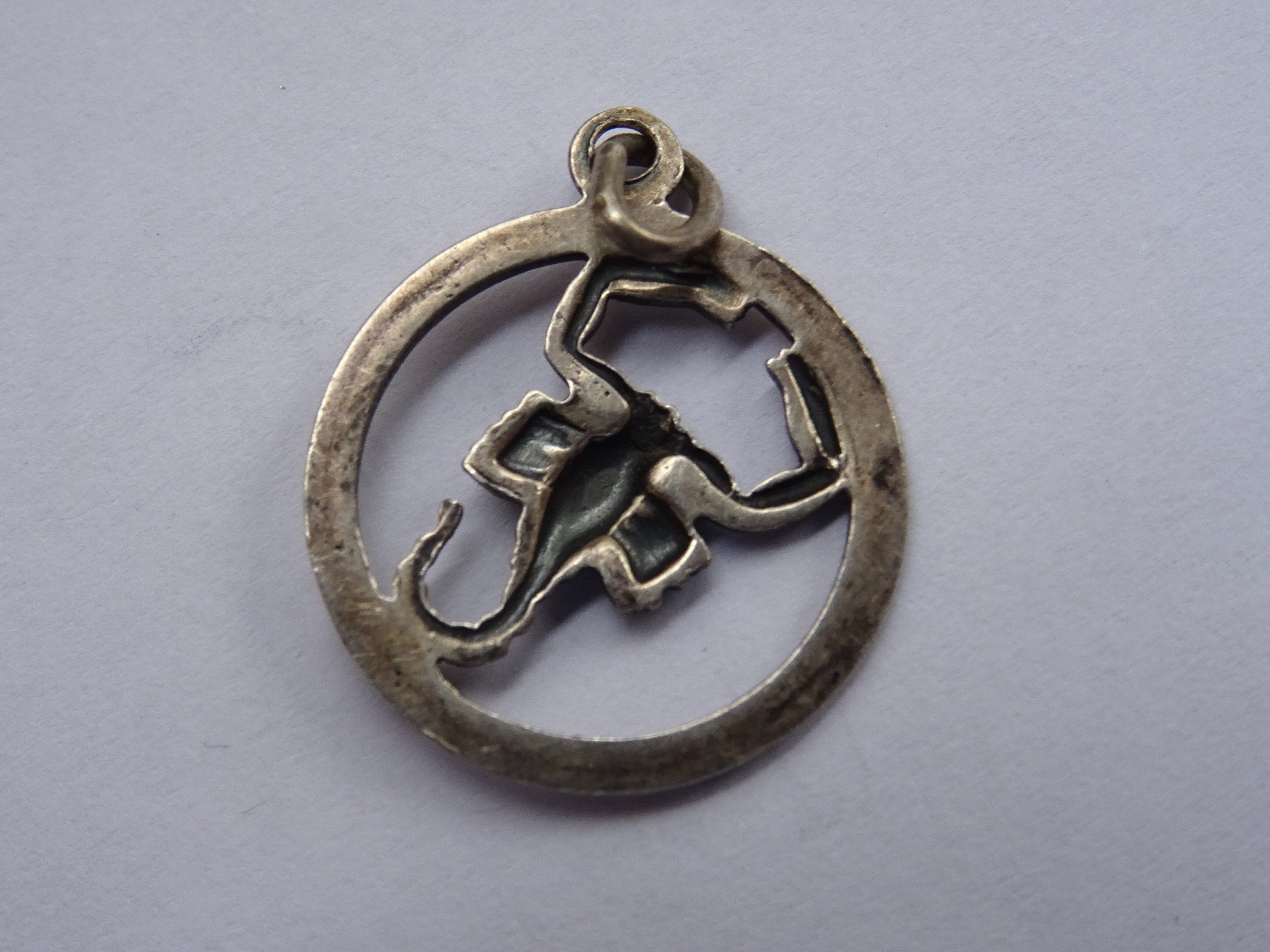 Médaille Ancienne En Argent - Symbole Du Zodiaque Scorpion - Diamètre 20 Mm - Etat D'occasion