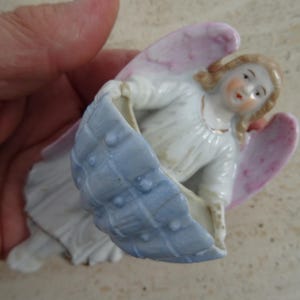 Pila bautismal de porcelana vintage con forma de ángel, colgante de pared, religiosa católica, con forma de concha, querubín. 30