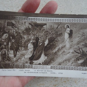 Antike französische ungebrauchte Postkarte mit Statue Jeanne d'Arc Jeanne des Bogens des Denkmals betende für Frankreich Souvenir von Rouen. ( C 16 )