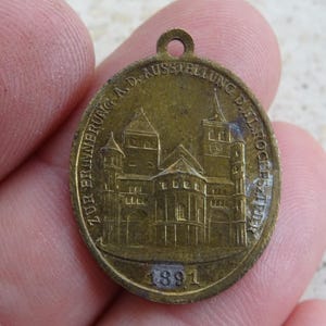 Antyczny, religijny, miedziany medalion katolicki, zawieszka z zawieszką ze Świętej Skały, pamiątka z Trewiru. (Q 17)