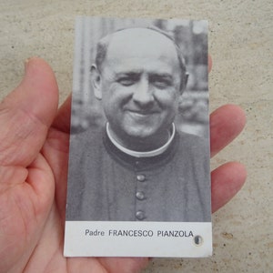 Religiöse katholische Karte Schrein Reliquiar Relikt aus dem Tuch des Seligen Saint Francesco Pianzola. ( U11 )