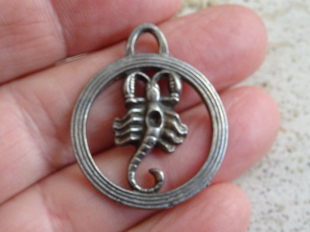 Pendentif Médaillon Signe Du Zodiaque Sagittaire En Plaqué Argent - Occasion Très Bon État