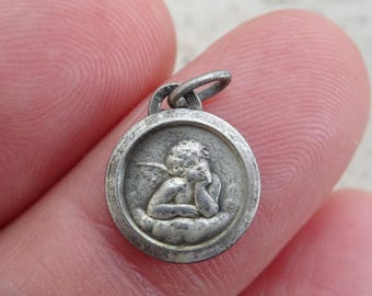 Medalla religiosa antigua plateada católica, colgante con forma de querubín ángel guardián, recuerdo de Banneux. (A 3)