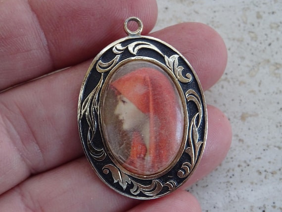Pendentif Médaille Ancien Plaqué Or – Vierge Religieuse Avec émaux