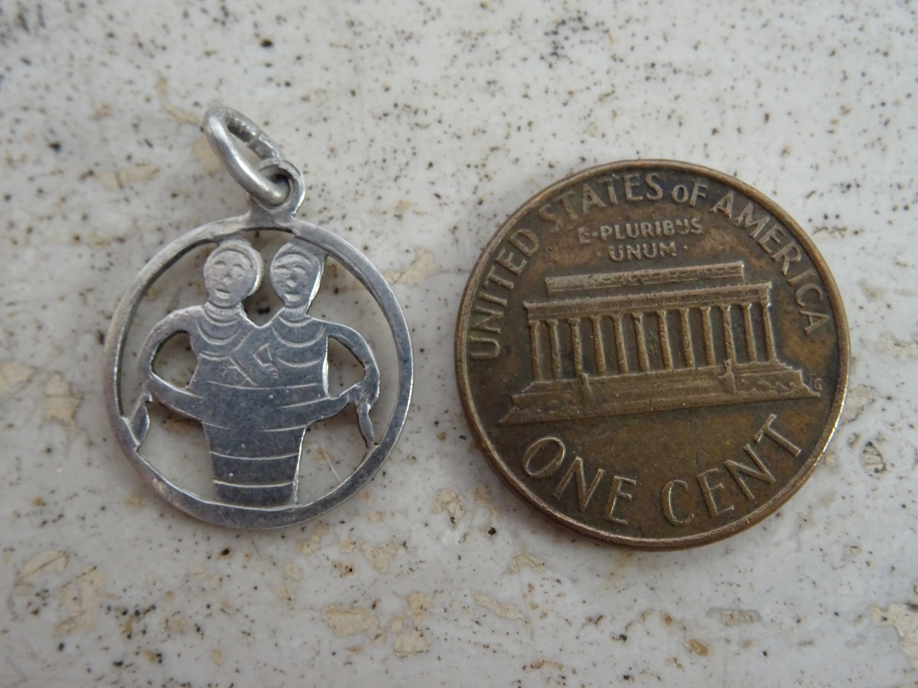 Médaille Ancienne En Argent - Représente Le Zodiaque Gémeaux (24x15mm), Bon État