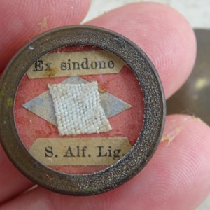 Religious antique French silvered shrine theca medal with relic of Saint Alphonsus Alphonse Marie de Liguori. ( H 21 )