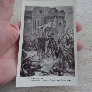 Vintage Franse ongebruikte ansichtkaart postafbeelding Jeanne d'Arc Jeanne d'Arc in het Pantheon in Orleans in Frankrijk. ( F 16 )