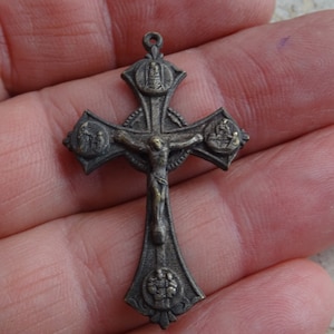 Religious antique silver plated French Catholic crucifix pendant cross  with Holy Jesus Christ souvenir of Roma.  ( GG 39 )