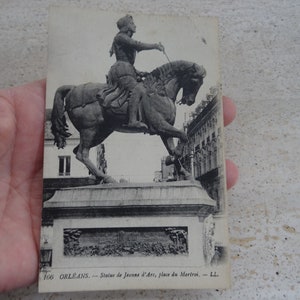 El francés vintage usó postal postal con la estatua del monumento de Juana de Arco Juana de Arco con el recuerdo del monumento de Orleans. ( A 19 )