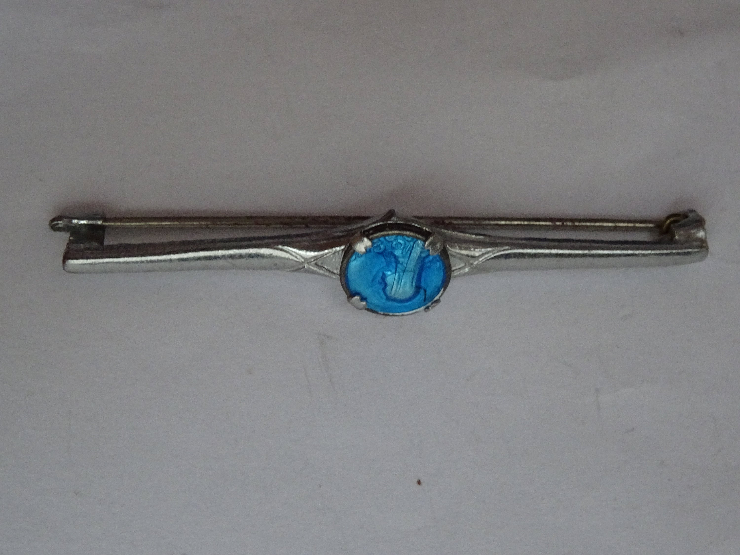 Broche Ancienne En Métal Argenté Style Art Déco / Nouveau - Représente La Vierge Marie
