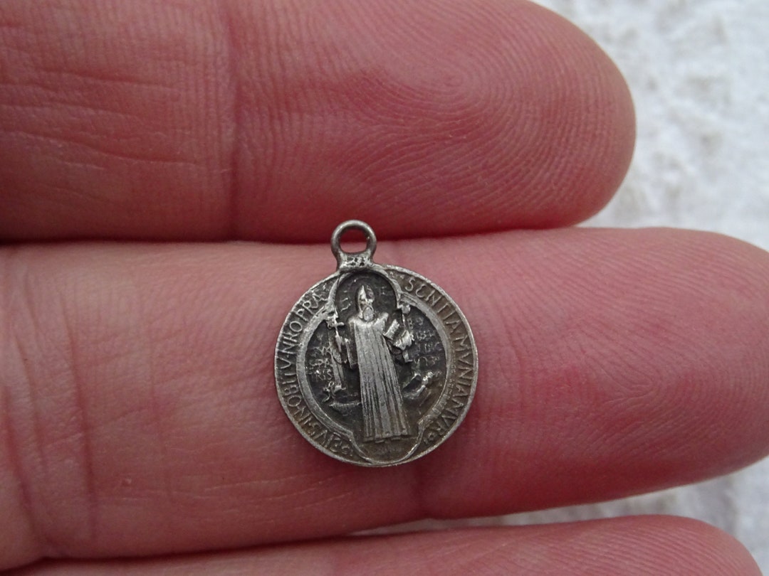 Médaille Religieuse Vintage En Métal - Catholicisme - Occasion