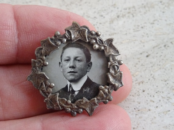 Pendentif Porte-photo Vintage En Métal Argenté - Bijou Ancien Rond Avec Médaillon