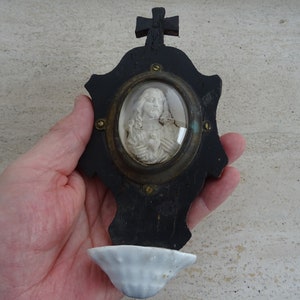 Antigua pipa religiosa católica francesa tallada a mano de Napoleón III de arcilla de espuma de mar Santo Cristo con pila de agua bendita de porcelana. 24