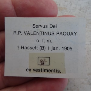 Religieus katholiek kaartschrijn met reliekschrijn van de heilige Paterke van Hasselt, broer Valentinus Paquay. (j2)