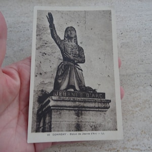 Antigua postal francesa sin usar con estatua monumental de Juana de Arco, recuerdo de Juana de Arco de Domremy. ( F 13 )