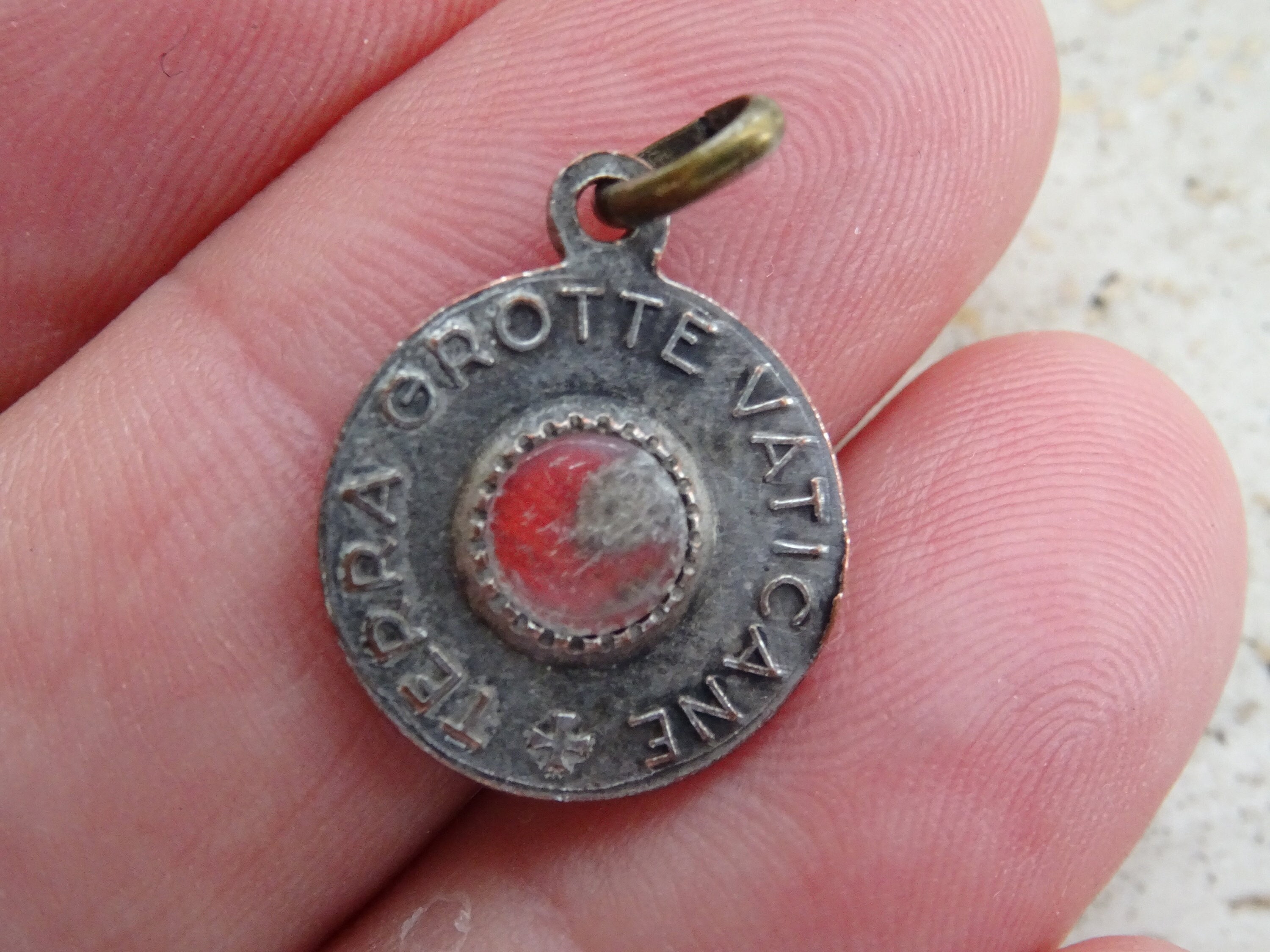 Religious French silver plated catholic medal pendant charm reliquary shrine with relic of Papa Pope John XXIII.  ( 13 )