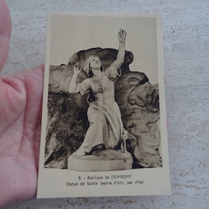 Antigua postal francesa sin usar con estatua monumental de Juana de Arco, recuerdo de Juana de Arco de Domremy. ( F 15 )