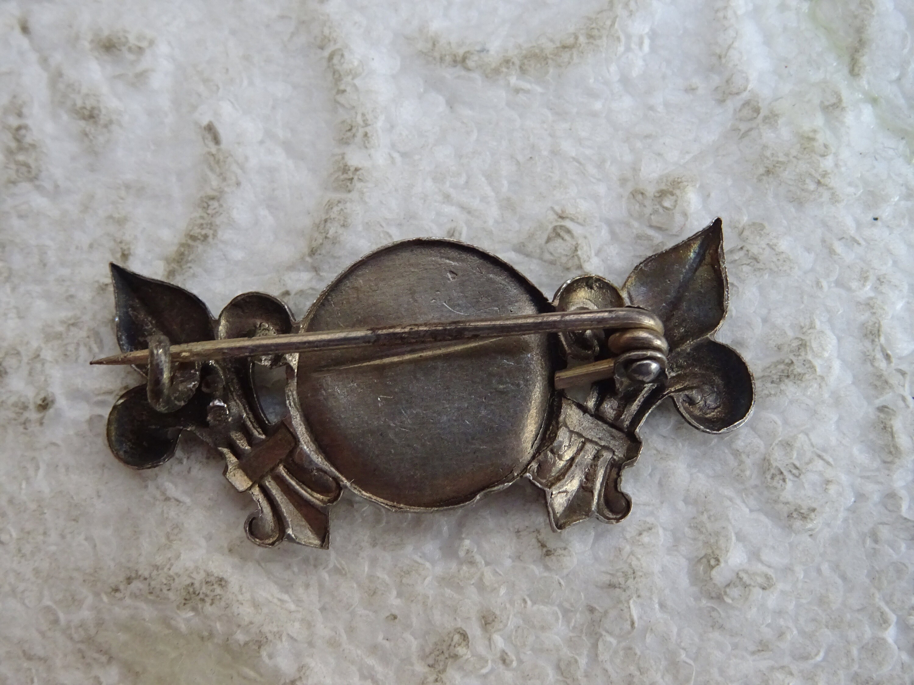 Broche Sainte Thérèse De Lisieux En Métal Argentifère Et Résine - Années 2000, Occasion