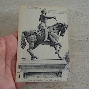 Antigua postal francesa sin usar con estatua de Juana de Arco Joan recuerdo de Orleans. ( F 30 )
