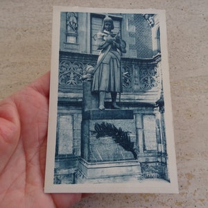 Postal francesa vintage sin usar con estatua del monumento de Juana de Arco Juana de Arco con recuerdo del monumento de Orleans. ( D 15 )