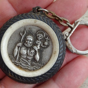 Religious silvered French catholic key ring key chain medal charm pendant of Saint Christopher in the shape of a tyre. (32 )