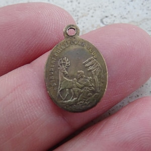 Religious antique French catholic copper medal pendant charm medallion Holy charm of Saint Hubert and Saint Roch. (  11 )