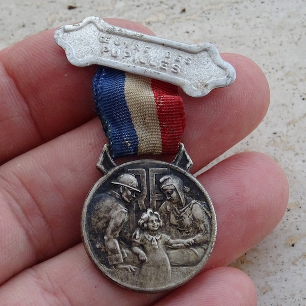 Antique French silver plated  charm medallion pendant medal Oeuvre des pupilles des Sapeurs-Pompiers Français, 1937. ( C 30 )