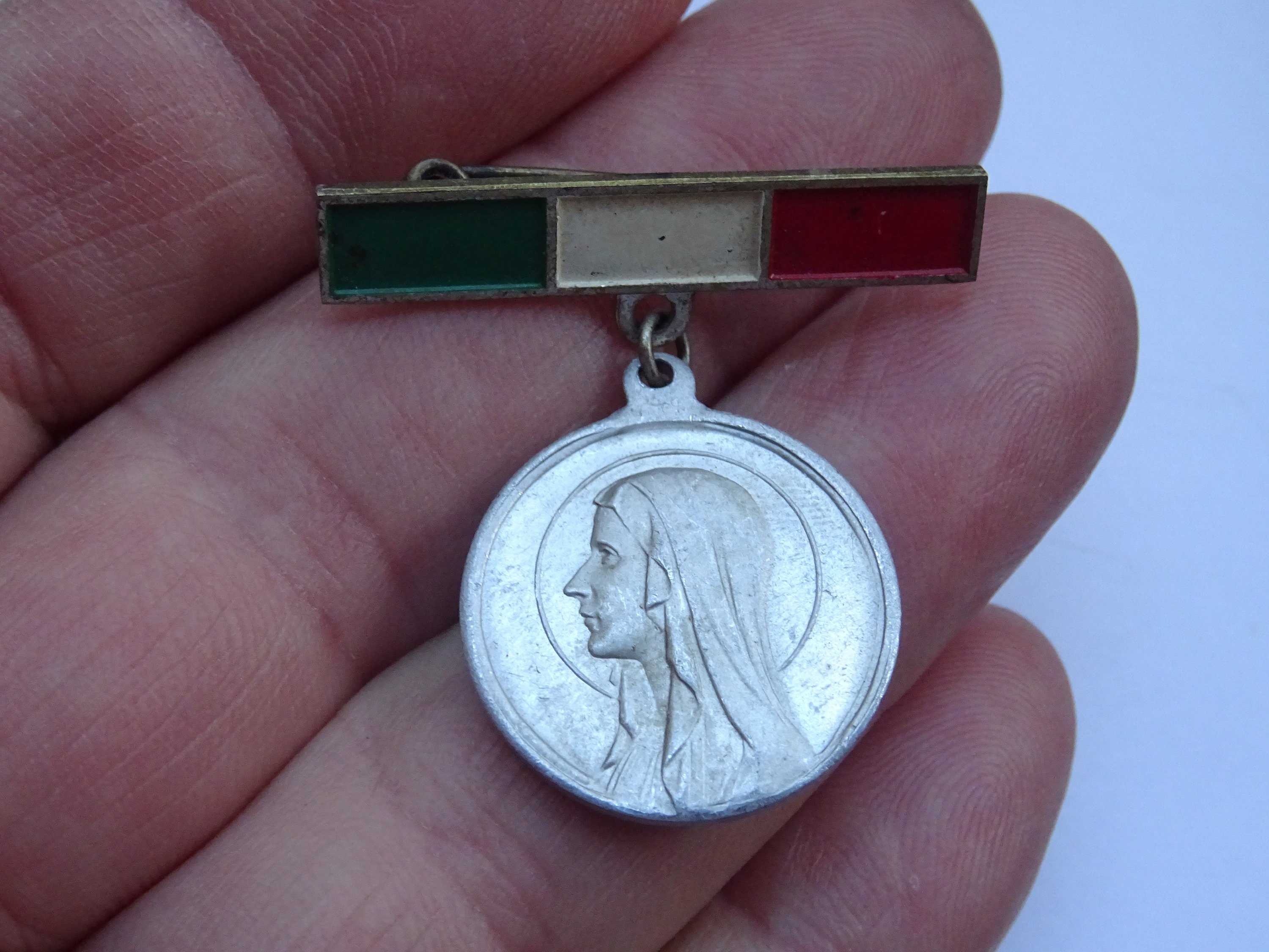 Broche Vintage Micro Mosaïque Italienne - Vierge Marie De Lourdes - 3.8 X 2.8 Cm - Occasion