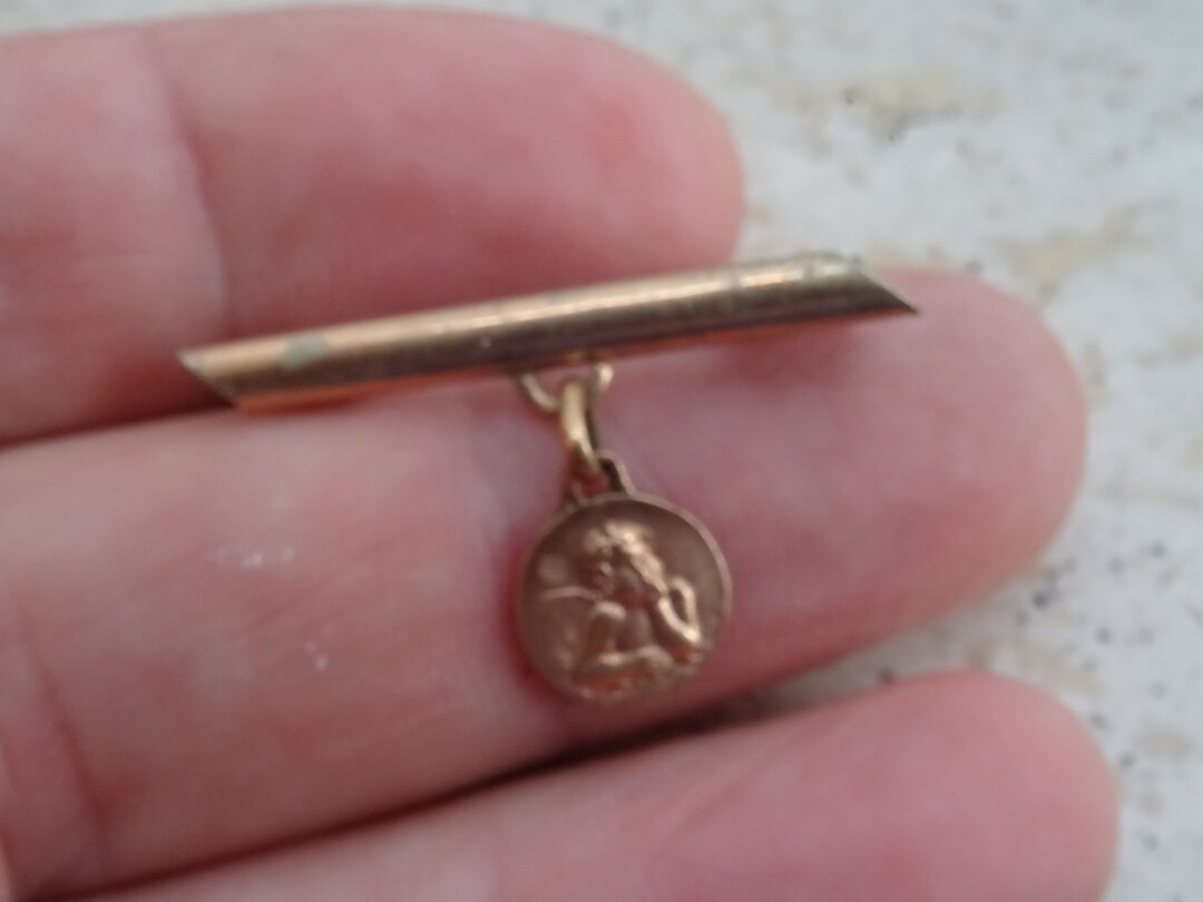 ANCIENNE BROCHE RELIGIEUSE Notre Dame du Chene - Bijoux religieux EUR 19,00 - FR