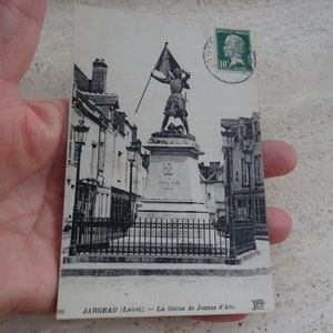 Los franceses vintage usaron postal postal con la estatua del monumento de Juana de Arco Juana de Arco con el recuerdo del monumento de Jargeau. ( A 5 )
