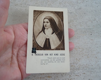 Rara tarjeta religiosa antigua francesa católica con relicario y trozo de tela tocado en Santa Teresa de Lisieux. K 12 a
