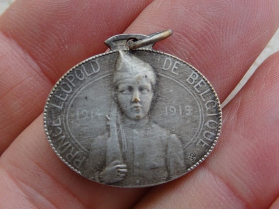 年代物　ベルギー王国　功績勲章　銀製エナメル 王冠 プチ勲章（替賞） ベルギー王室 アンティークジュエリー