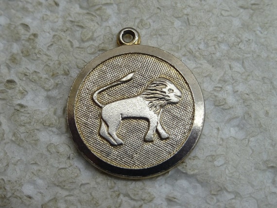Vintage silver plated Zodiac constellation medal … - image 6