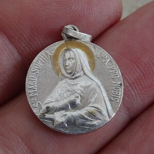 Religieus katholiek zilveren (GEMARKEERD) medaillehanger medaillon bedel medaillon van Sint Magdalena Sophia. (B 3 )