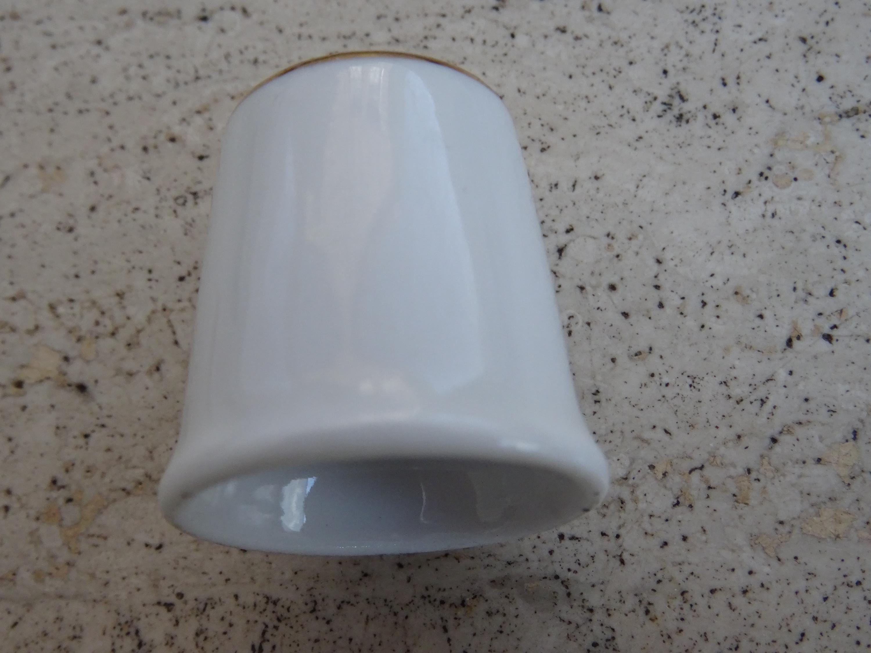 DE A COUDRE EN PORCELAINE VINTAGE LOGO LONDON COLLECTION VILLE
