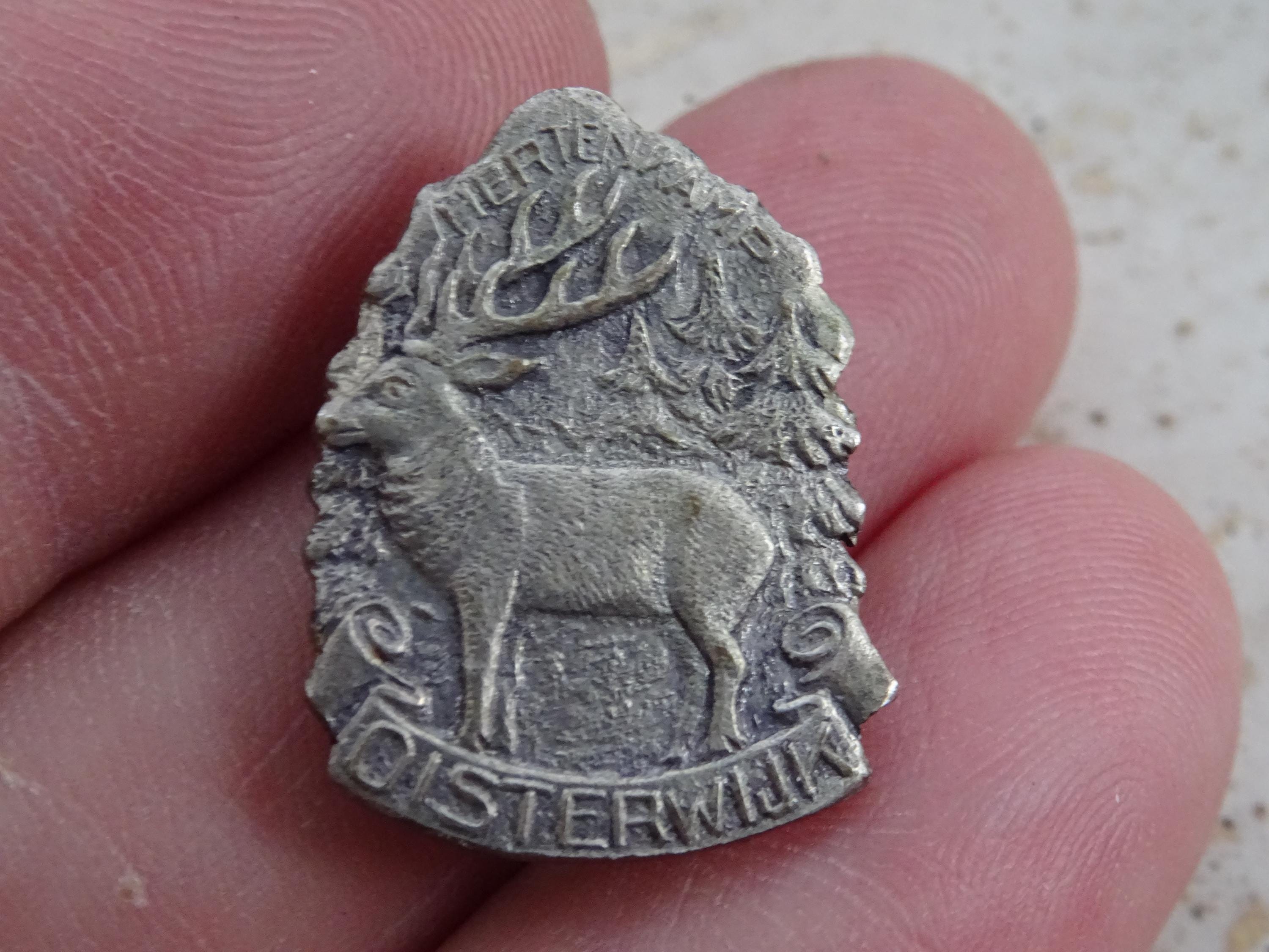 Broche Chasse Saint Hubert – Cerf, Croix, Cor, Argenté, France 1900-1930