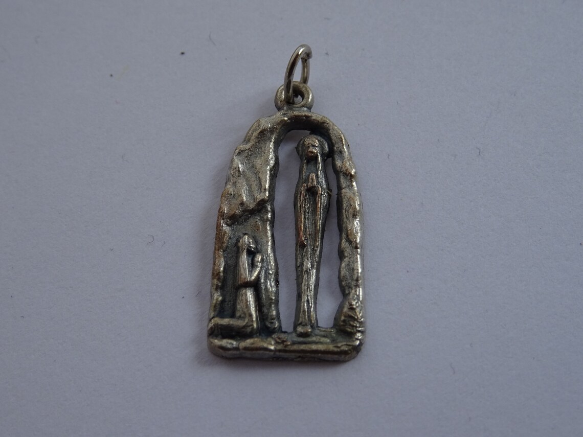 Pendentif Religieux Catholique Vintage En Métal – Occasion, Origine France