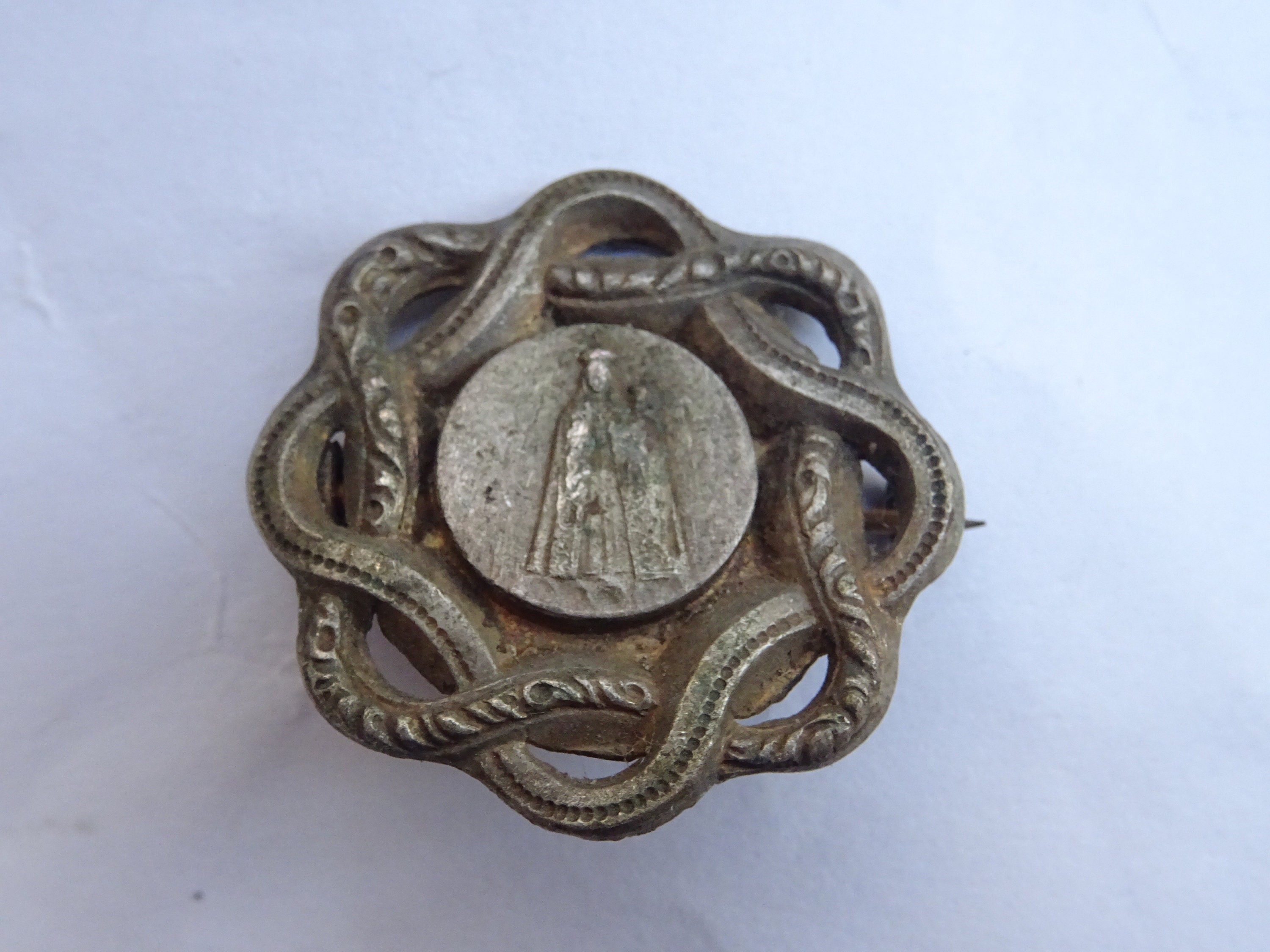 Broche Religieuse Catholique Vintage En Métal - Occasion, Bon état Général, Fabriquée En France