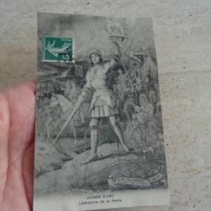 El francés antiguo usó postal postal con la estatua de Juana de Arco Juana de Arco con su espada liberando a Francia. ( E 23 )