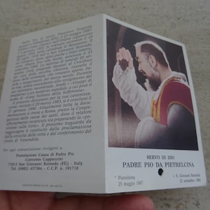 Religious catholic card shrine with photo of Padre Father Pio with relic of cloth.  ZZ 40
