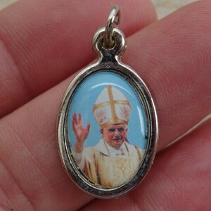 Religious catholic gold plated medal pendant charm medallion of Pope Papa Francis. ( C 31 )