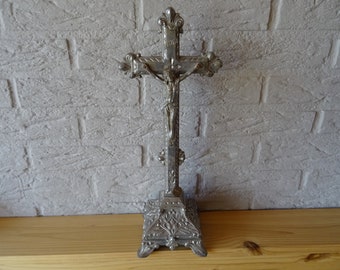 宗教的なアンティークの銀メッキのフランスのカトリックの立っている