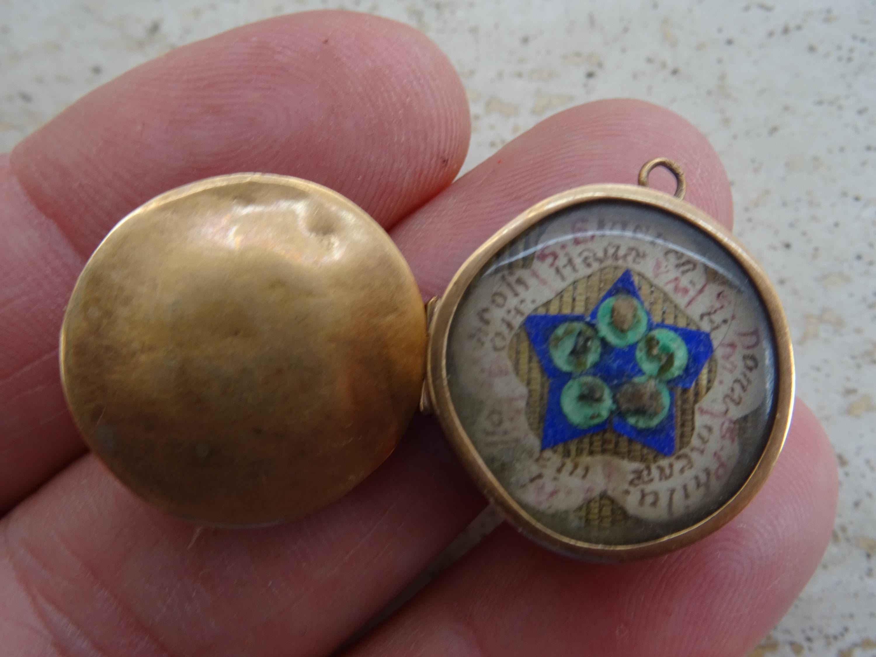 Religious antique catholic French theca shrine locket medal with relic reliquary of Saint S. Joanae Vid. ( widow ) of Valois and Milu. P 44