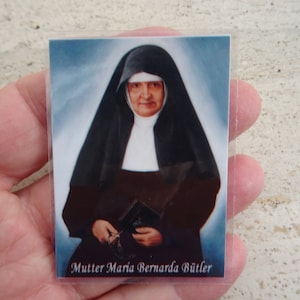 Religiöse katholische Karte, Schrein, Reliquiar mit Reliquie aus dem Tuch der Heiligen Mutter Maria Bernarda Bütler.  (V V 10)