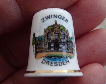Vintage porcelainen thimble thimbleful with souvenir of Dresdenwith . ( S 8 )